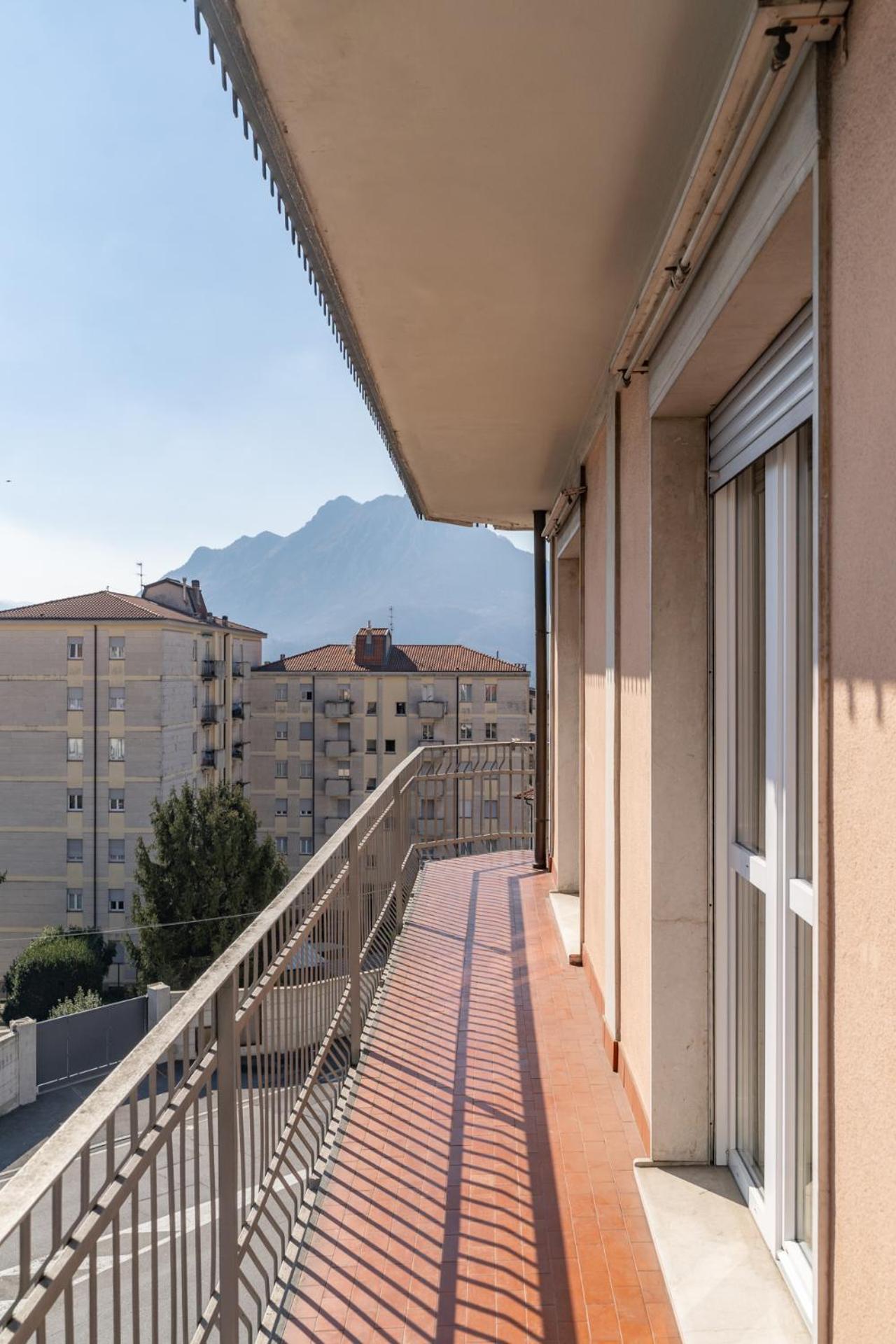 Spacious Apartment With Panoramic Views In Lecco Exteriér fotografie